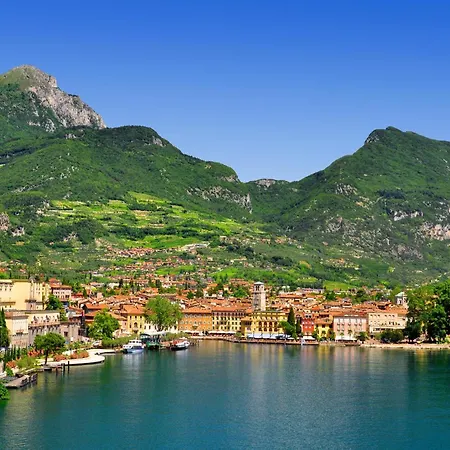 Riva Lago E Spiaggia Apartment 2 - Happy Rentals-3